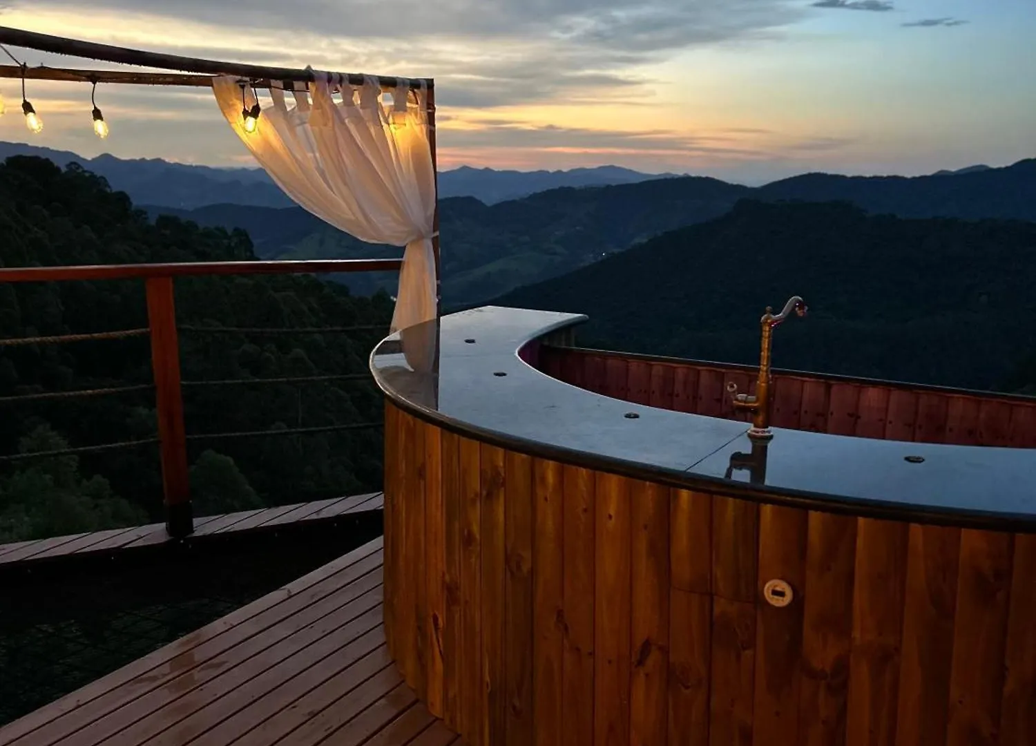 Campos do Jordão Chale Boutique Spa- Sauna Seca, Jacuzzi , Rede Suspensa בקתה Campos do Jordão